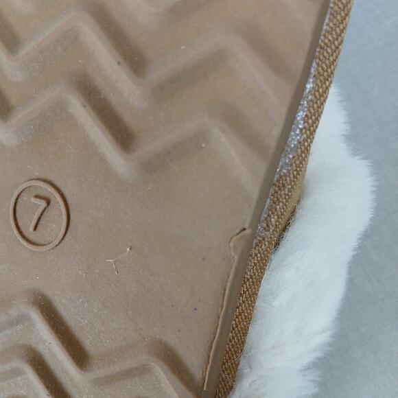 Auden Tan Suede Slip-ons Ladies size 7 faux fur warm soft comfy outdoor slippers - Picture 10 of 10